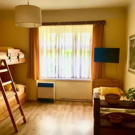 弗洛拉公寓式酒店 奥洛穆茨