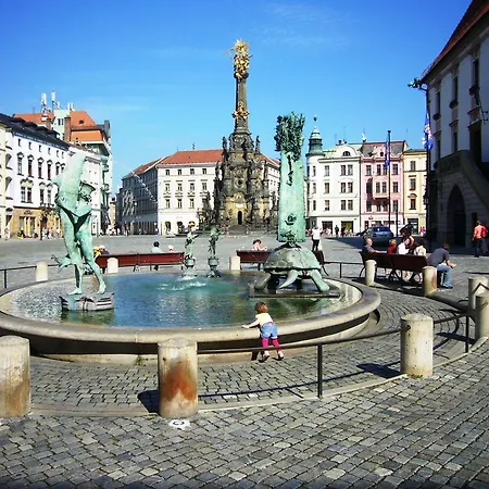 弗洛拉公寓式酒店 * 奥洛穆茨